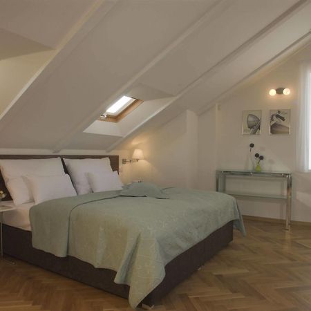 Residence Karlova Prag Exteriör bild