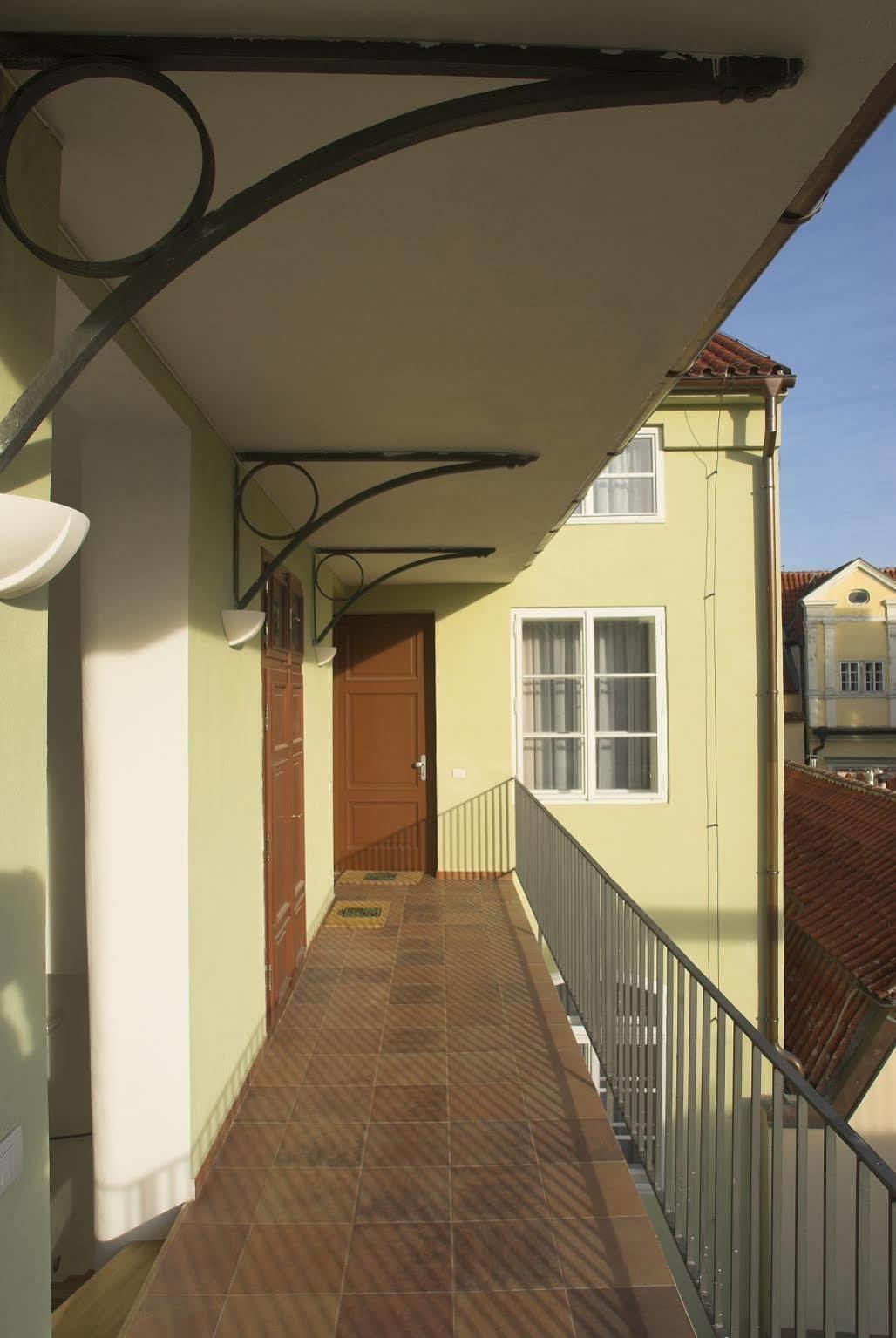 Residence Karlova Prag Exteriör bild