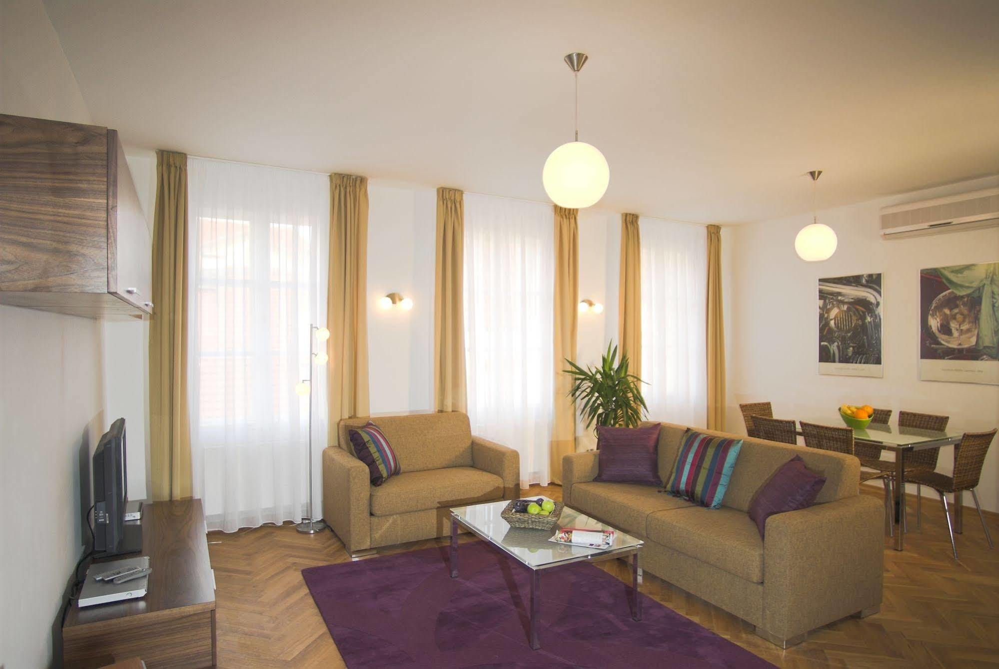 Residence Karlova Prag Exteriör bild