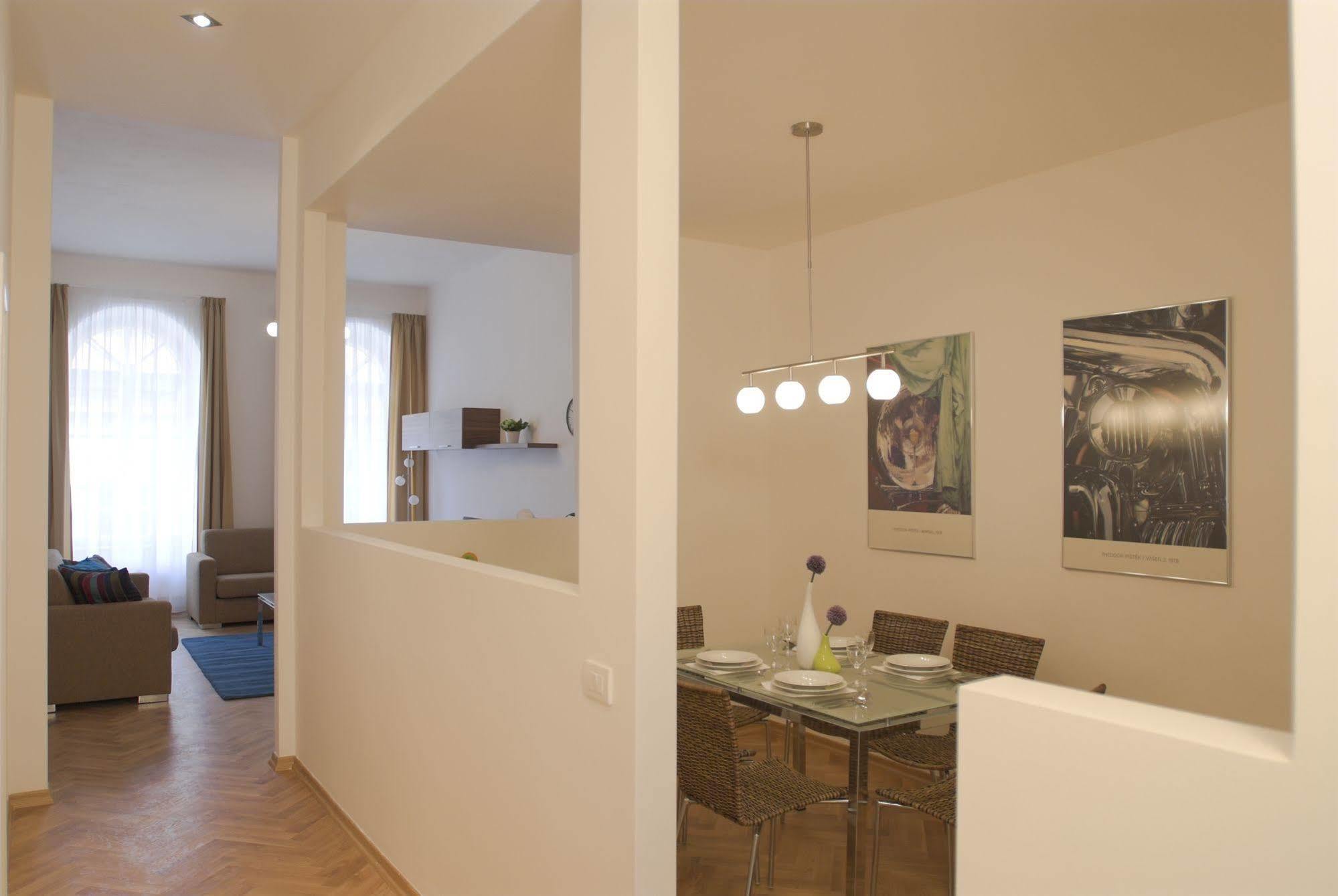 Residence Karlova Prag Exteriör bild
