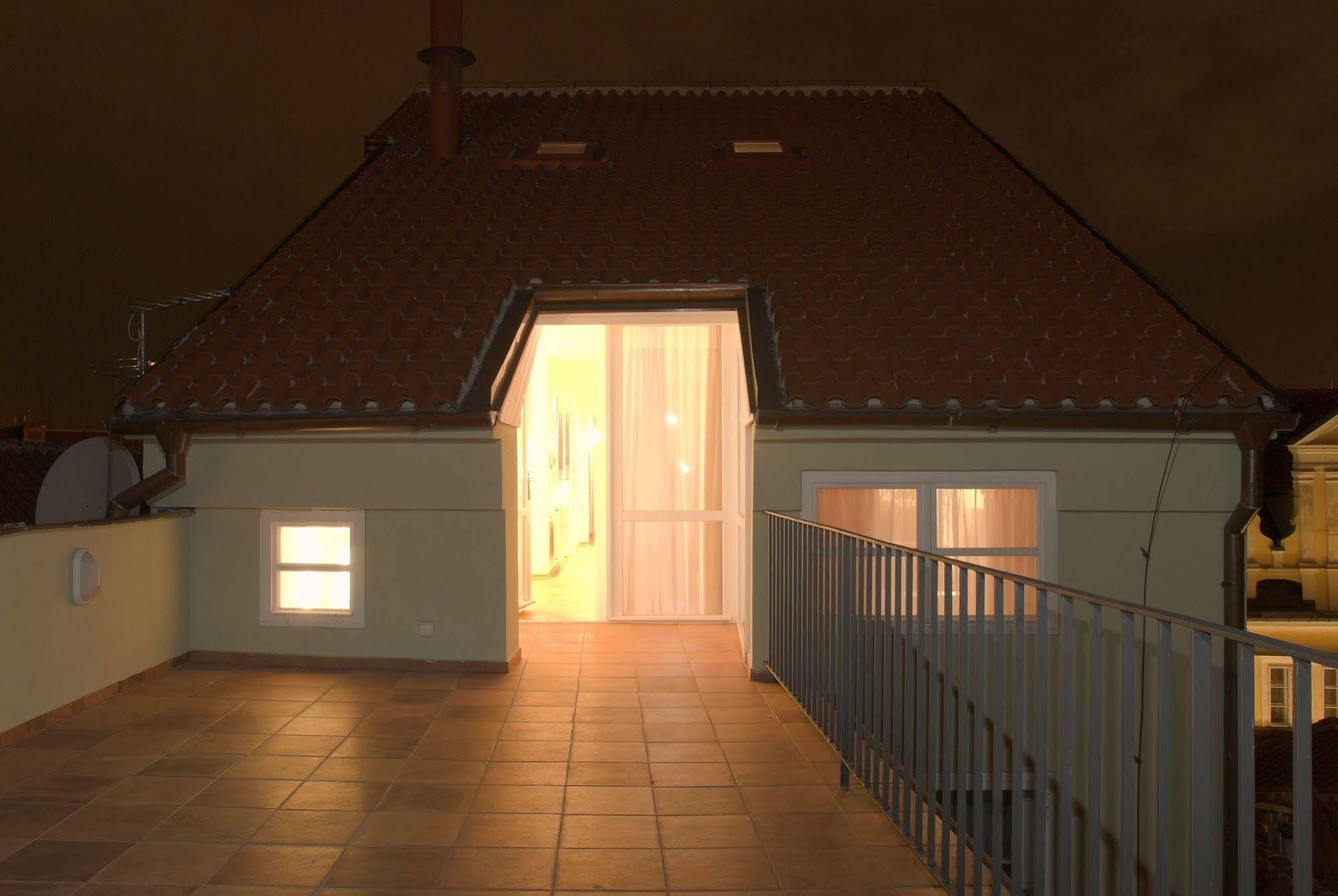 Residence Karlova Prag Exteriör bild